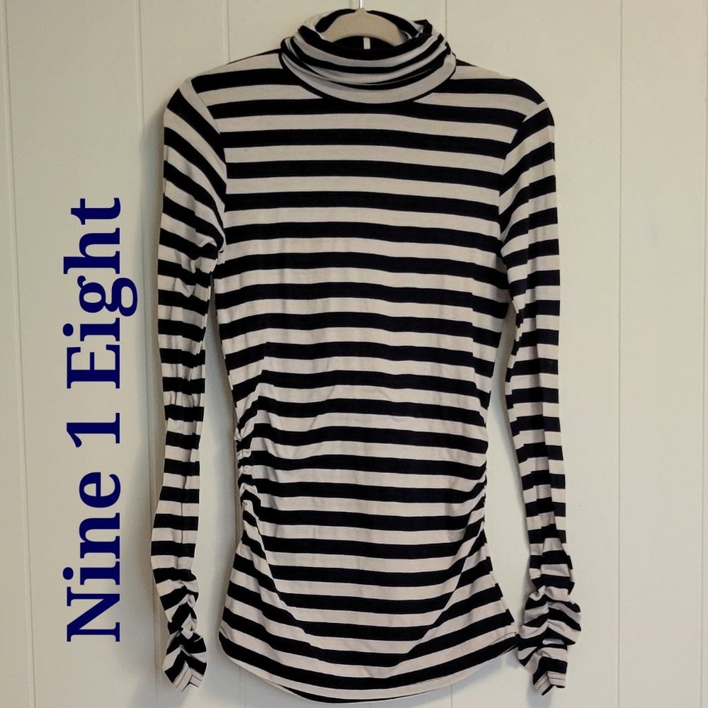 Nine 1 Eight stretchy striped turtle neck navy & white sz: M